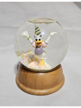 Disney Daisy Duck Crystal Snow Globe Vintage New England Collectors Society 1989